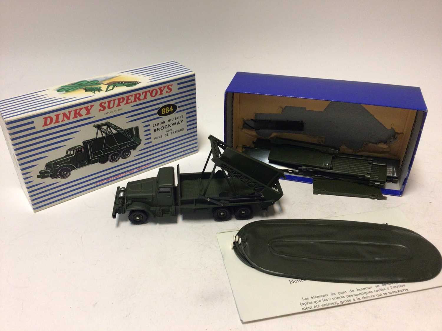 Lot 2190 - Dinky Supertoy French Issue Camion Militaire Brockway avec Pont de Bateaux No 884, boxed