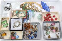 Lot 1550 - Group of vintage costume Jewellerylery -...