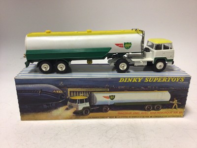 Lot 2221 - Dinky Supertoy French issue Tracteur Unic  avec semi-Remorque Air BP No 887, boxed