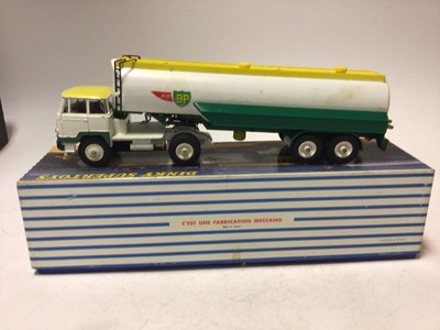 Lot 2221 - Dinky Supertoy French issue Tracteur Unic  avec semi-Remorque Air BP No 887, boxed