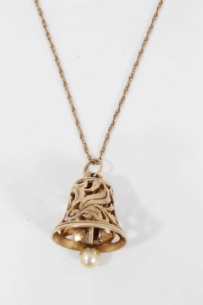 Lot 582 - 9ct gold ‘bell’ pendant on chain