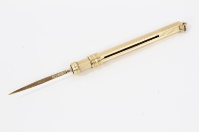 Lot 527 - Gold tooth pick