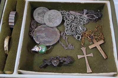 Lot 44 - Vintage costume jewellery including 9ct gold chain with two 9ct gold cross pendants