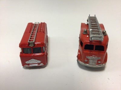 Lot 2251 - Dinky Fire Engine with extending ladder Nom 555, Fire Engine No 259, both boxed (2)