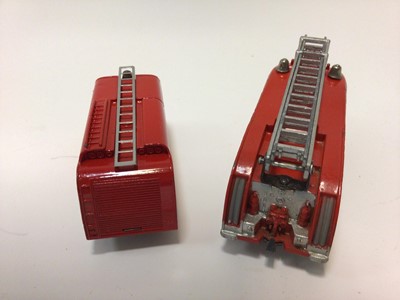 Lot 2251 - Dinky Fire Engine with extending ladder Nom 555, Fire Engine No 259, both boxed (2)