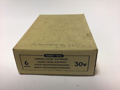 Lot 2260 - Dinky Selection of empty boxes including early examples and French Issues