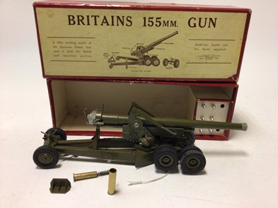 Lot 2265 - Britains 155mm Gun No 2064 and a Bullock Long Range Anti Tank Gun, both boxed (2)