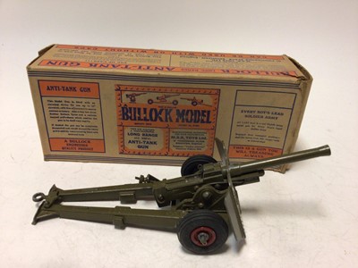 Lot 2265 - Britains 155mm Gun No 2064 and a Bullock Long Range Anti Tank Gun, both boxed (2)