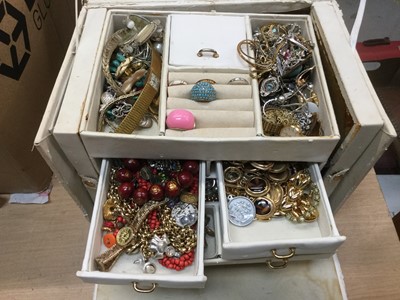 Lot 695 - Quantity of assorted costume jewellery in white case