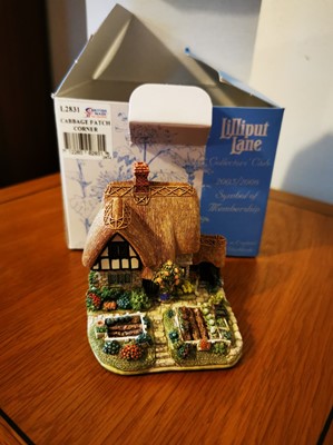 Lot 505 - Extensive collection of Lilliput Lane cottages, mostly boxed, approximately 76