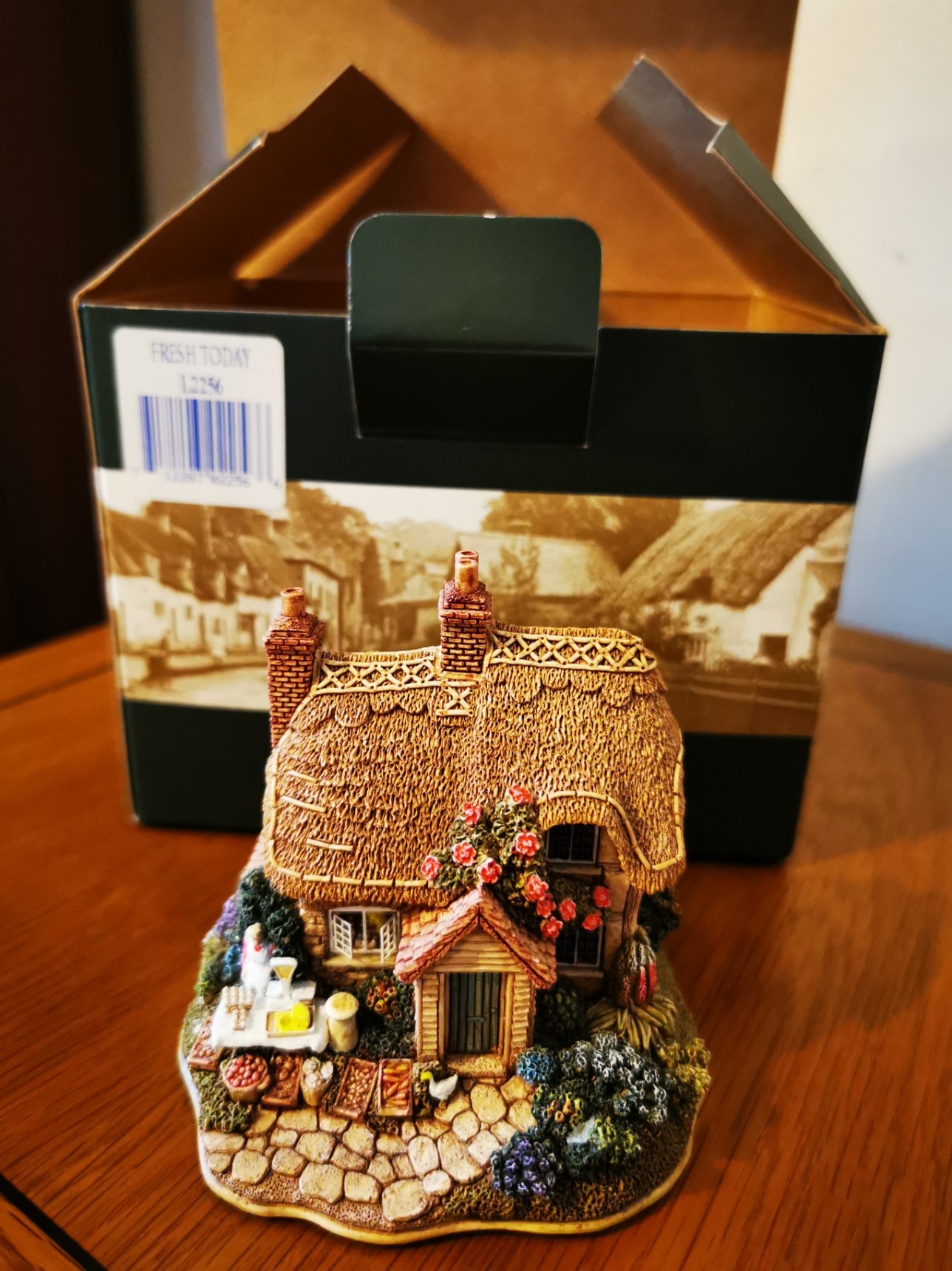 Lot 505 - Extensive collection of Lilliput Lane