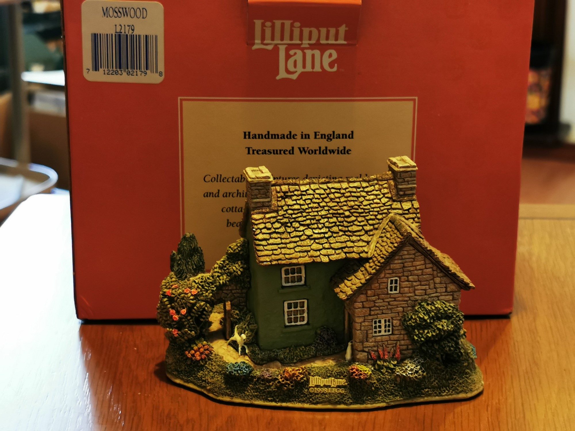 Lot 505 - Extensive collection of Lilliput Lane