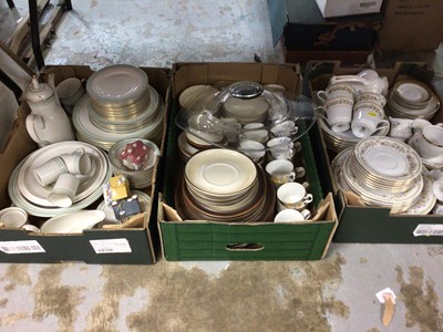 Lot 424 - Three boxes of china