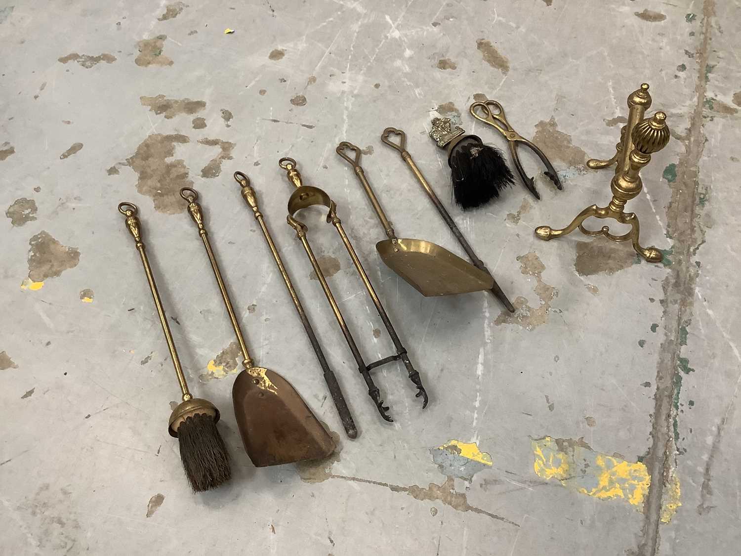 Lot 918 Edwardian Brass fire curb/fender and fire