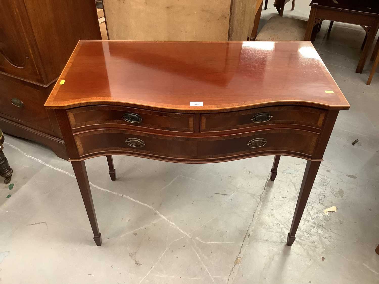 Lot 900 - Good quality George III style mahogany
