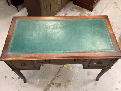 Lot 912 - Edwardian mahogany kneehole writing desk
