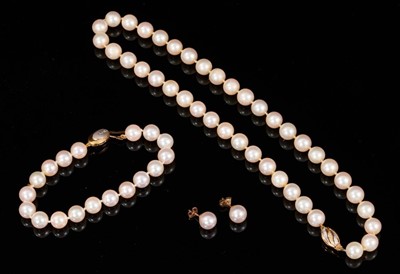 Lot 453 - Garrard & Co. cultured pearl necklace, bracelet and two pairs of earrings plus twelve loose cultured pearl
