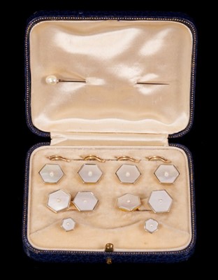 Lot 455 - Set of 9ct gold and mother of pearl dress studs and cufflinks in fitted leather box
