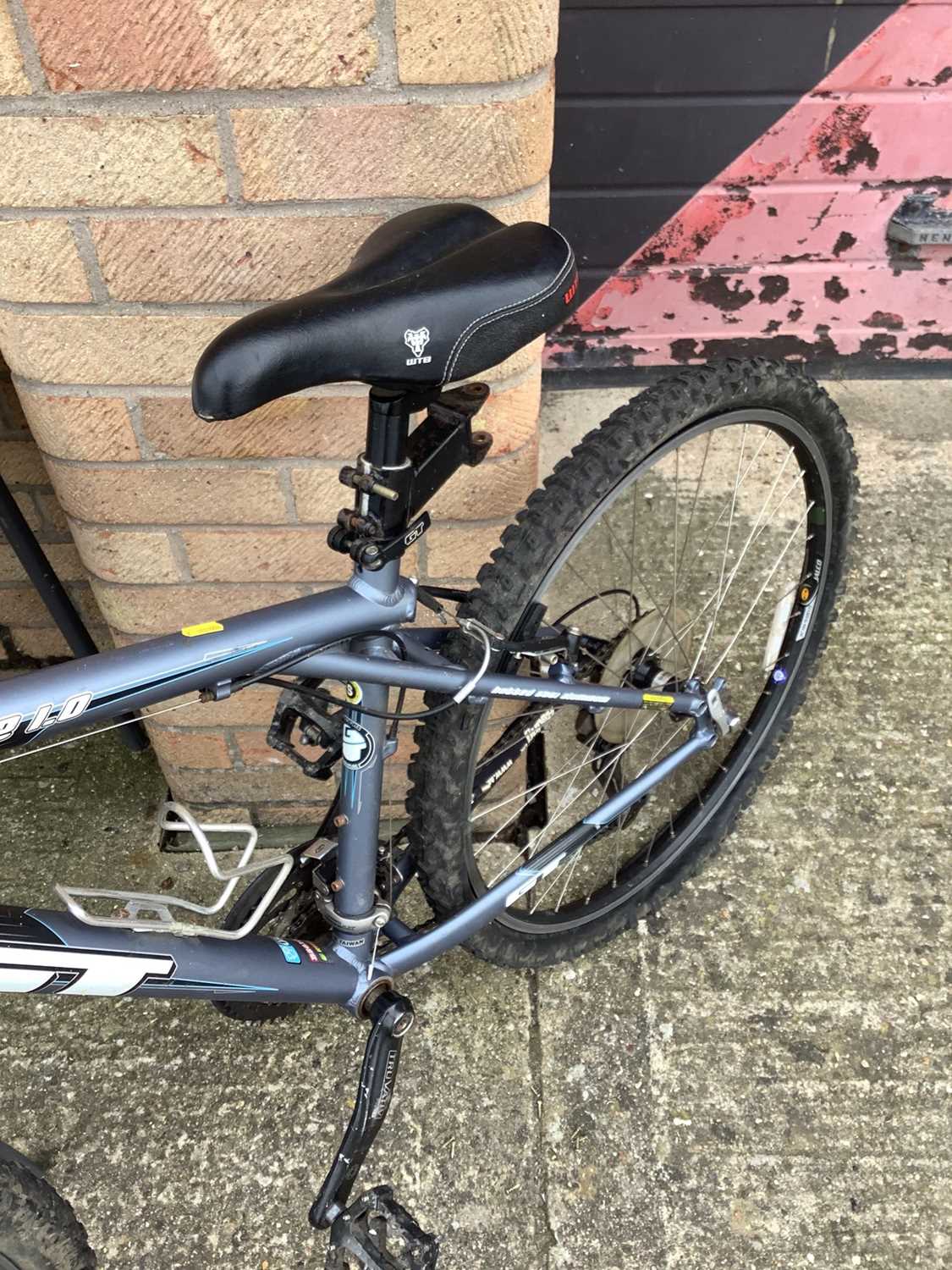 Lot 23 - Avalanche 1.0 Mountain bike