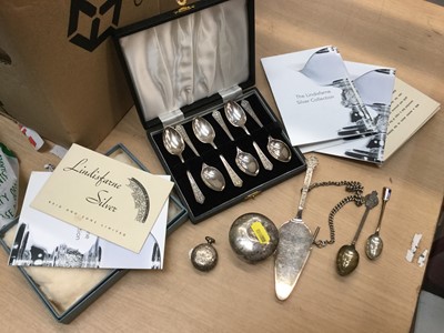 Lot 677 - Lindisfarne silver slice and six silver teaspoons in case and sundry silver including sovereign case