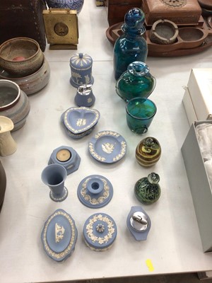 Lot 442 - Five pieces of Mdina glass and a quantiy of Wedgwood jasperware