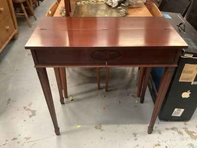 Lot 1042 - Georgian-style spinet desk