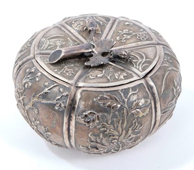 Lot 288 - Late 19th/early 20th century Chinese silver lidded pot