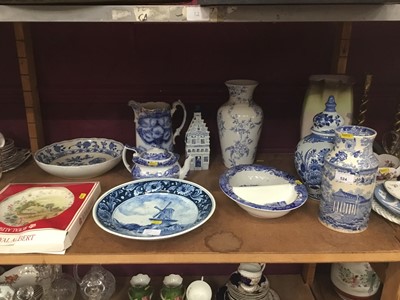 Lot 524 - Lot blue and white china and other ceramics