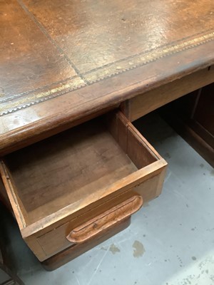 Lot 1019 - Early 20th century twin pedestal desk, the slightly rounded rectangular leather lined top above an arrangement of drawers