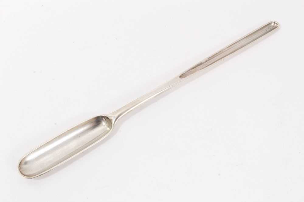 Lot 278 - George III silver marrow scoop of conventional form, with engraved initials (London 1769).