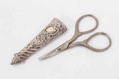 Lot 284 - Collection of late 19th/early 20th century miscellaneous silver sewing and other items