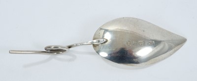 Lot 285 - George III silver caddy spoon in the form of a leaf