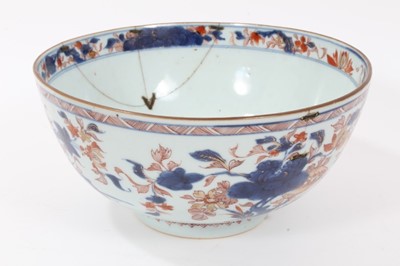 Lot 143 - Early 18th century Chinese Kangxi Imari porcelain bowl, teapot, and spoon tray