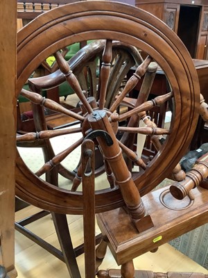 Lot 1013 - Old turned wooden spinning wheel