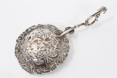 Lot 1959 - 19th century Continental silver caddy spoon with embossed decoration, stamped 930 and import marks for London 1896