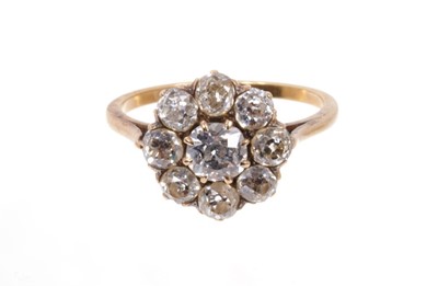 Lot 490 - Diamond flower head cluster ring