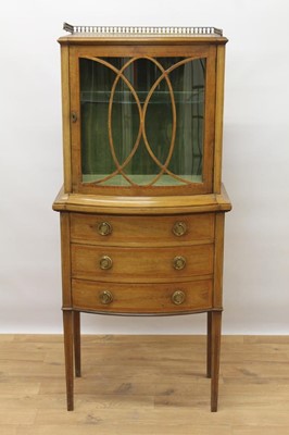 Lot 1422 - Edwardian mahogany and tulipwood crossbanded bowfront dwarf display cabinet