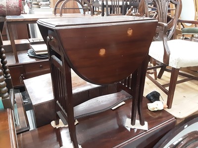 Lot 1084 - Mahogany oval drop leaf table with end drawer and undertier