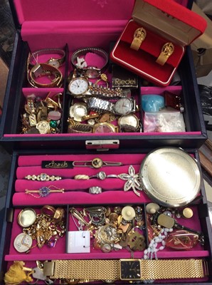 Lot 672 - Jewellery box containing costume jewellery, vintages wristwatches and bijouterie