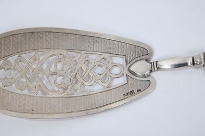 Lot 291 - Imperial Russian silver fish slice with pierced and engraved blade