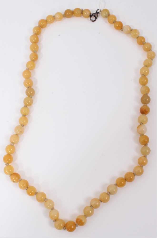 Lot 839 - Jade bead necklace
