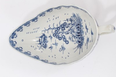 Lot 46 - Worcester sauceboat, circa 1770, painted in underglaze blue with the Doughnut Tree pattern, 18cm long