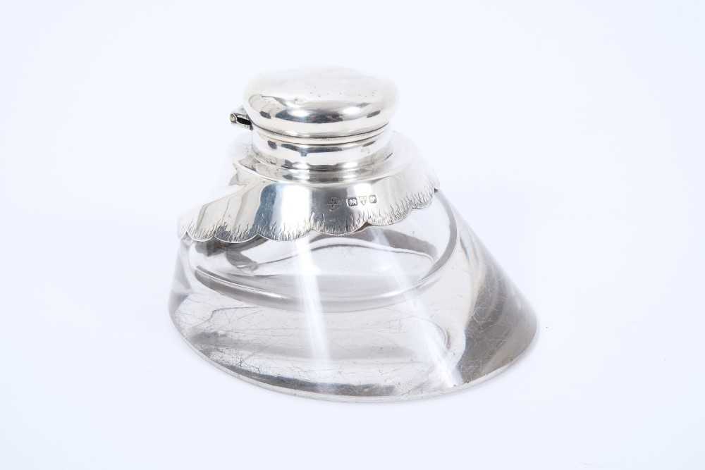 Lot 1001 - George V novelty silver mounted glass horse hoof inkwell