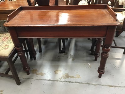 Lot 906 - Victorian mahogany side table