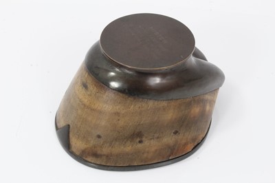 Lot 1002 - 1930s Rowland Ward horse hoof