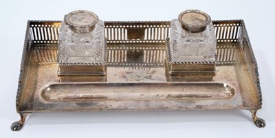 Lot 403 - Edwardian silver ink stand of rectangular form, with pierced gallery
