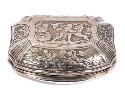 Lot 846 - 18th century Dutch silver snuff box