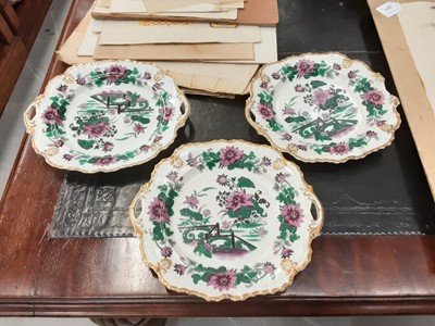 Lot 1935 - Victorian dessert service, decorated with an Indian Tree type pattern, including a centrepiece, three shell-shaped dishes, two oval dishes, two square dishes, and eight two-handled dishes (16)