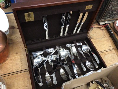 Lot 69 - 2 canteens of Arthur Price cutlery and various other cutlery