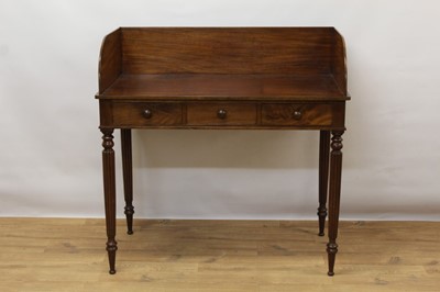 Lot 1536 - George IV mahogany washstand in the manner of Gillows